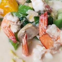 แกงเลียงกะทิกุ้งสด (ผักรวม)
