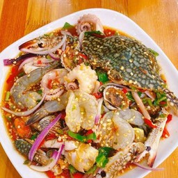 ยำปูม้า_หอยแครง_กุ้ง_หมึก