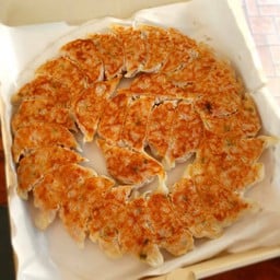 กินเกี๊ยวซ่า (GinGyoza) หมู่บ้านพรเทพ9