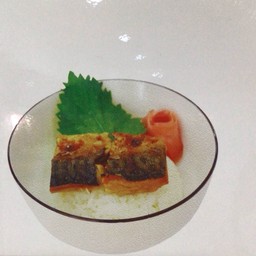 Grilled mackerel rice with Japanese sauce
