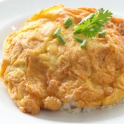 ข้าวไข่เจียวหมูสับหรือแหนมระบุได้คะ