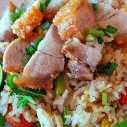 ข้าวผัดหมูกรอบ+โค้กแก้วโอ่ง