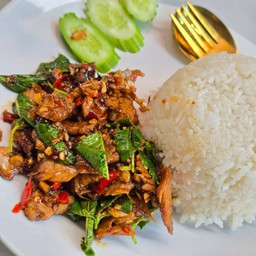 ข้าวกะเพราเนื้อตุ๋น