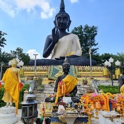 หลวงพ่อนิลประทานพร วัดเขาวงจินดาราม