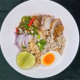 ยำมาม่าหมูสะพรึง