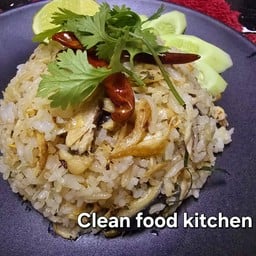 ข้าวผัดปลาซาบะสมุนไพร