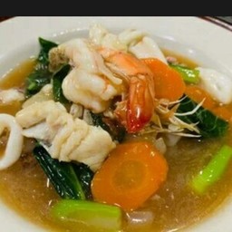 กระเพราเผ็ด เด็ดสะระตี่ (ป่าแดด)