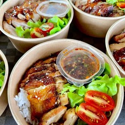 ข้าวไก่ย่างน้ำจิ้มแจ่ว