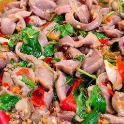 กระเพราเครื่องในไก่