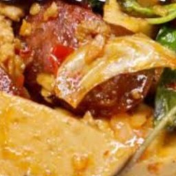 กระเพราหมูยอ+กุนเชียงราดข้าว