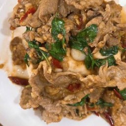 กะเพราหมูสไลด์