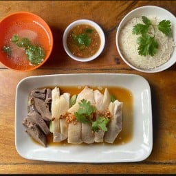 มิสเตอร์ข้าวมันไก่ (Mr. Chicken rice)