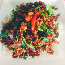 ผัดป่าหมูสับ ราดข้าว