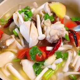 ต้มยำไก่ใส่เห็ด (น้ำใส)