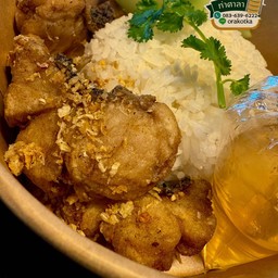 ข้าวปลากะพงทอดน้ำปลา