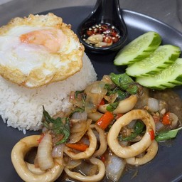 ข้าวกะเพราปลาหมึก