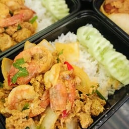 ข้าวราดกุ้งผัดผงกะหรี่