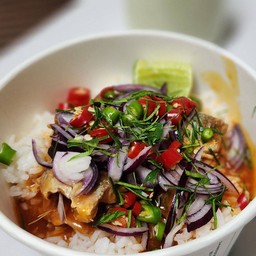 ข้าวยำปลากระป๋อง