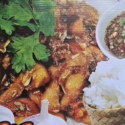 ข้าวไก่กรอบราดซอส