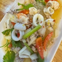 ร้านลาบร้อยเอ็ด วัดบัวขวัญ -