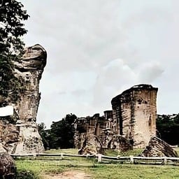 มอหินขาว