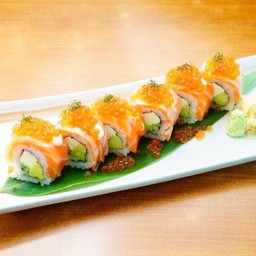 Salmon roll ปลาแซลมอนโรล