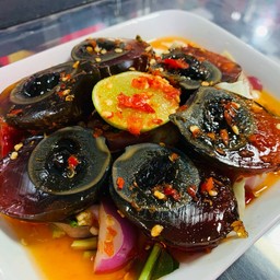 ยำไข่เยี่ยวม้า ใส่ปลาร้า