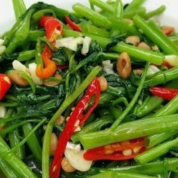 ผัดผักบุ้ง ราดข้าว