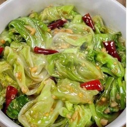 กระหล่ำพริกแห้งผัดน้ำปลา