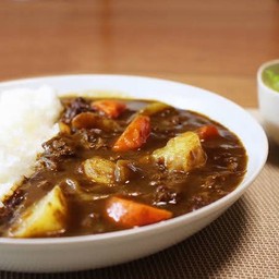 ข้าวแกงกะหรี่เนื้อตุ๋น