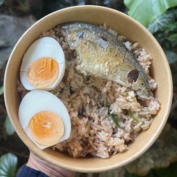 ข้าวขยำน้ำพริกกะปิปลาทูยอดชะอมไข่ต้ม