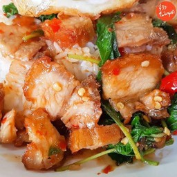 กะเพราหมูกรอบ