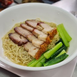 บะหมี่หมูแดง และ หมูกรอบ น้ำ [ไม่ใส่เกี๊ยว]