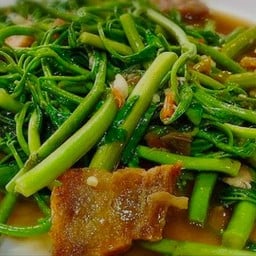 กระเฉดหมูกรอบ