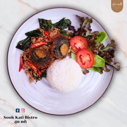 ข้าวไข่เยี่ยวม้ากะเพรากรอบ