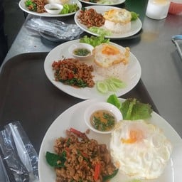ข้าวผัดกระเพรา