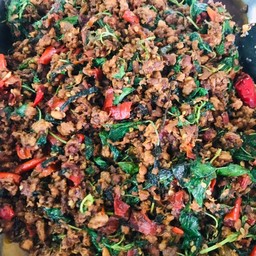 กระเพราหมูสับ