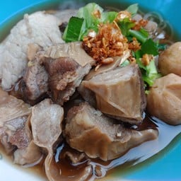 ก๋วยเตี๋ยวหมูตุ๋นรวมไม่ใส่เครื่องใน