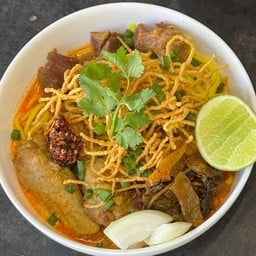 ข้าวซอย ไก่+เนื้อตุ๋น