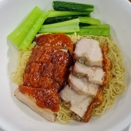 บะหมี่เป็ดย่าง และ หมูกรอบ แห้ง [ไม่ใส่เกี๊ยว]
