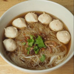 ก๋วยเตี๋ยวลูกชิ้นหมู