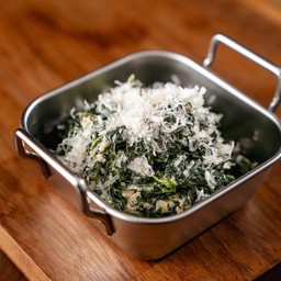 CREAMY GARLIC SPINACH