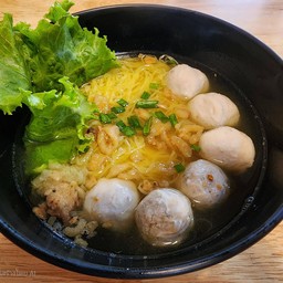 บะหมี่น้ำลูกชิ้นจัมโบ้ ซุปเด็ด
