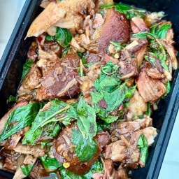 กระเพราขาหมู