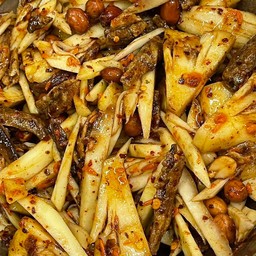 ยำสับปะรดผสมมะม่วงเปรี้ยว