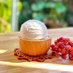 Greek  Yogurt  (100 g.)