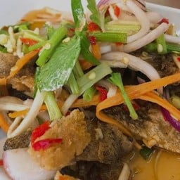 ยำปลาสลิด