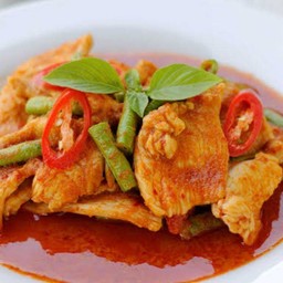ผัดพริกแกง (กับข้าว)