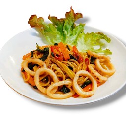 สปาเก็ตตี้กระเพราปลาหมึก