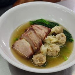 เกี๊ยวน้ำ หมูแดง